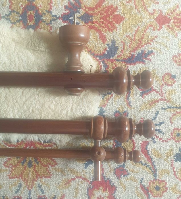 Varão de madeira para cortinas