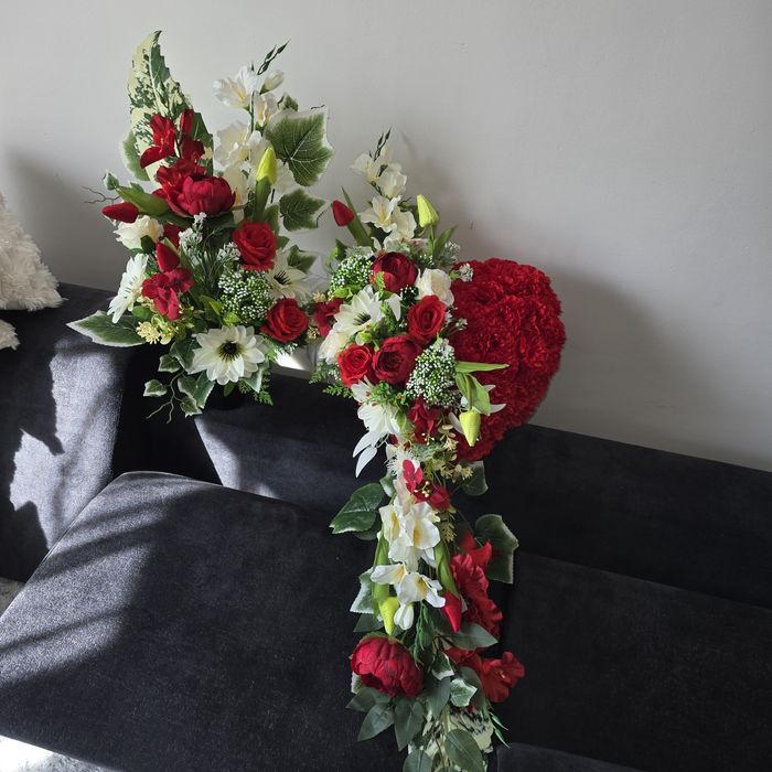 Serce plus flakon komozycja na cmentarz