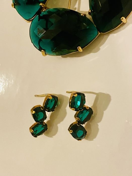 Conjunto brincos e pregadeira Carolina Herrera