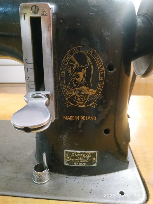 Maszyna do szycia Łucznik + podstawa Singer