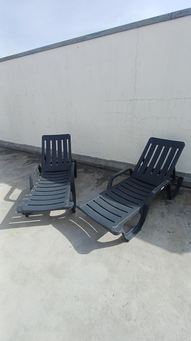 Vendo duas espreguiçadeiras