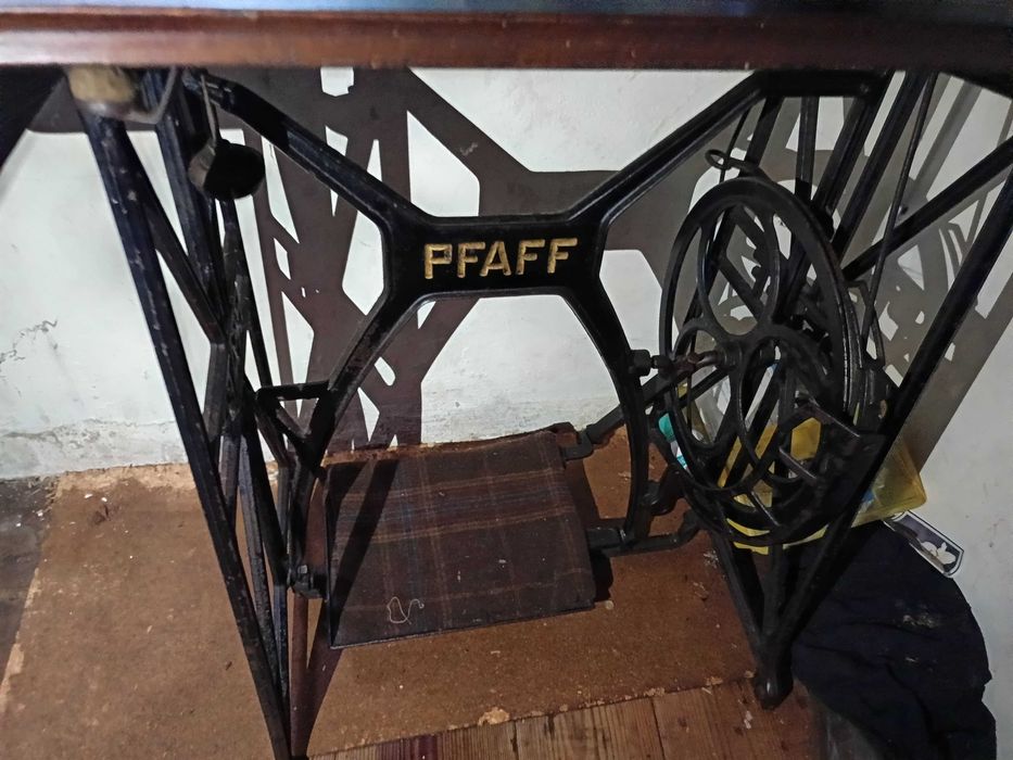 Máquina de costura antiga -  Pfaff 31