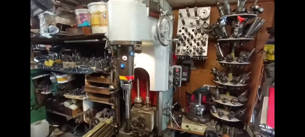 Розточний станок  278 з універсальним шпинделем  iso40