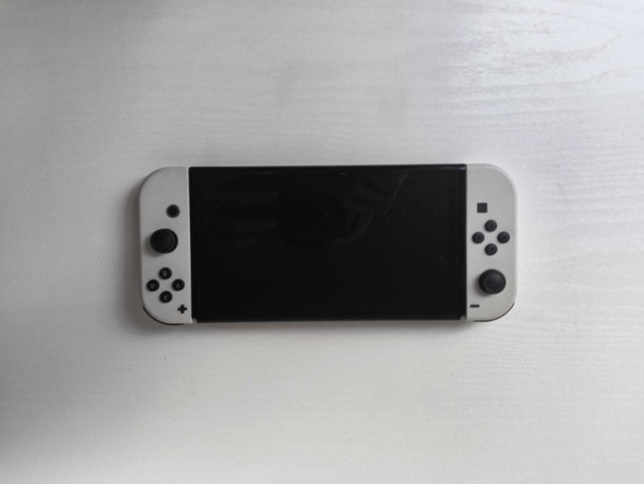 Nintendo Switch OLED + Joy Cons + Gry