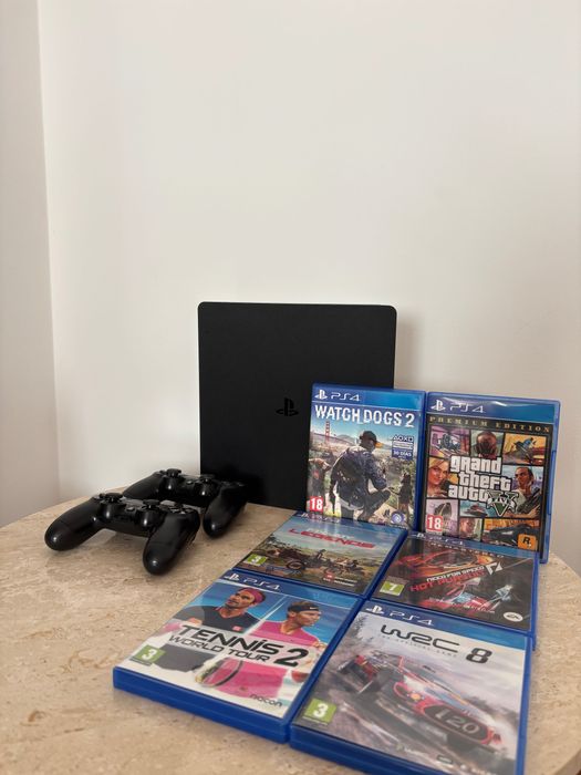Ps4 com 2 comandos e jogos
