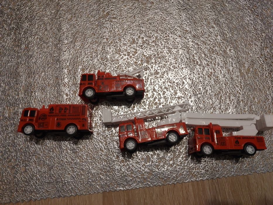 samochodziki z napędem sprężynowym