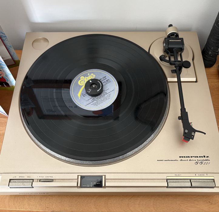 Gira-discos Marantz TT221