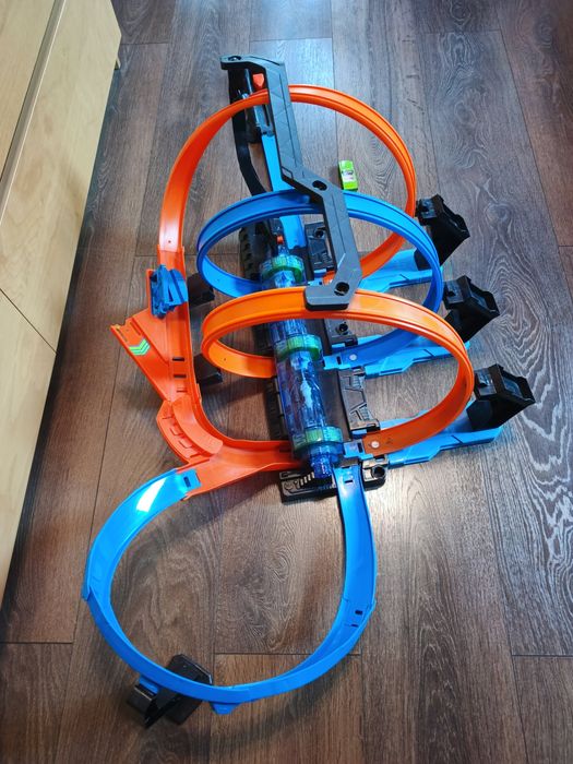 Tory Hot Wheels.     PĘTLE  GROZY
