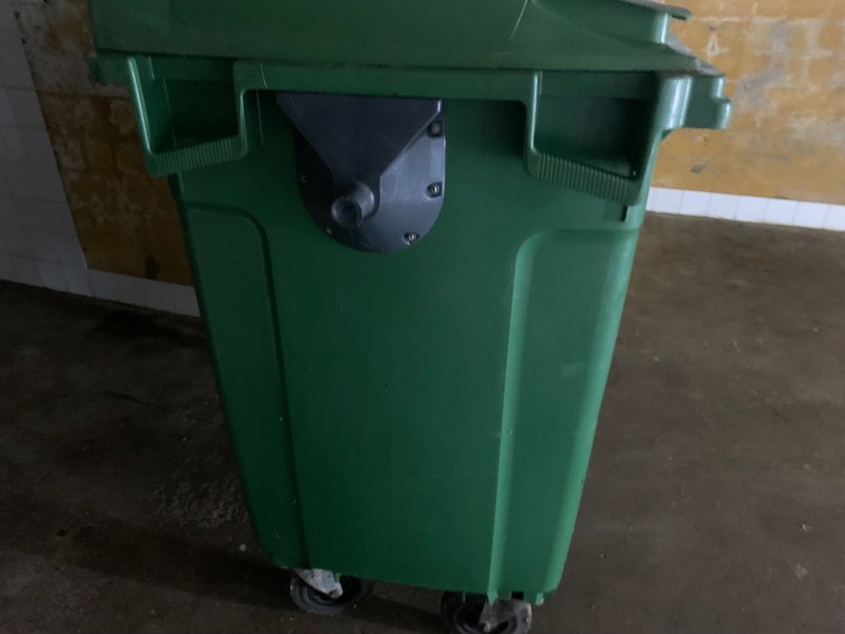 Venda de contentores de 200 litros