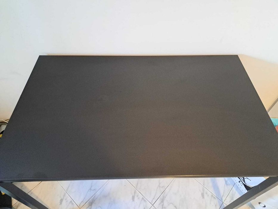 Mesa de jantar preta IKEA TÄRENDÖ; 4 lugares (110x67 cmx74cm)