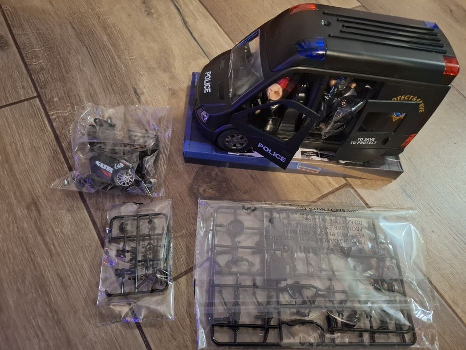 Samochód zabawka policyjny zestaw z motorem do złożenia