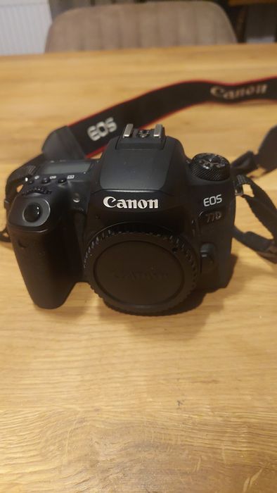 Aparat canon eos 77d