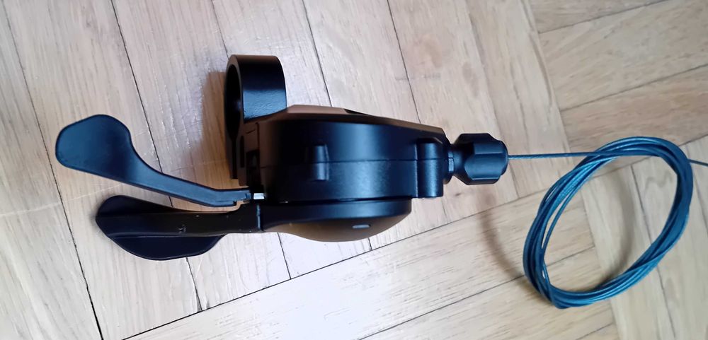 Manetka,dźwignia przerzutki Shimano Alivio SL-M3100 prawa, 9-biegowa.