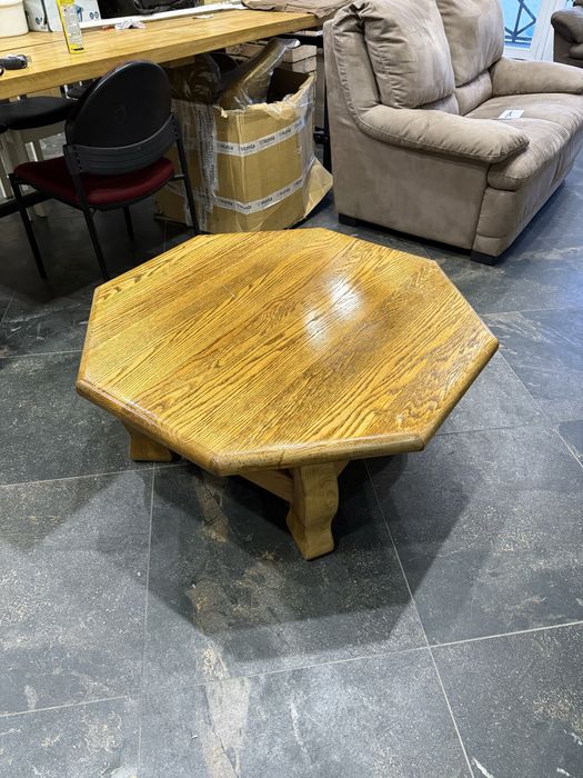 Дубовий журнальний стіл