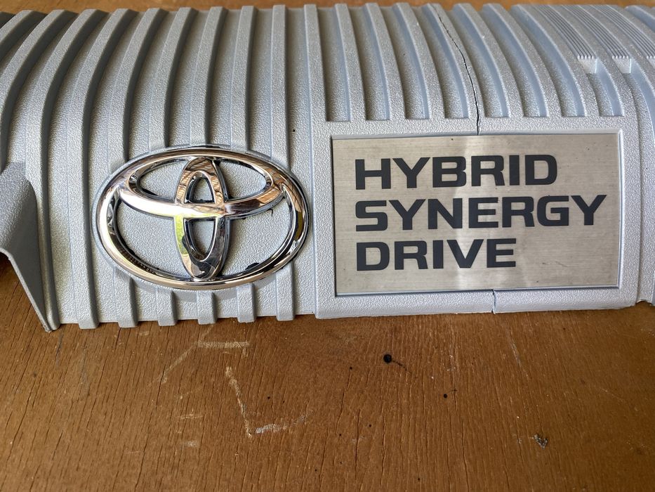 Крышка мотора Toyota Prius 30 накладка двигателя