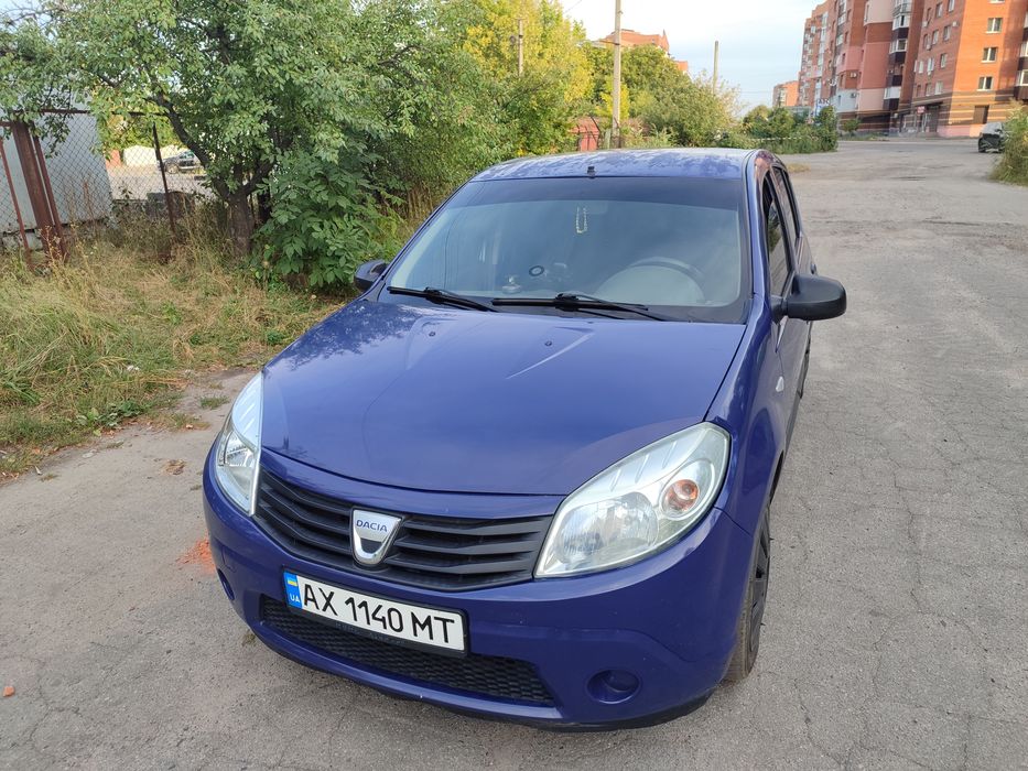 Продам автомобіль Дачія Сандеро