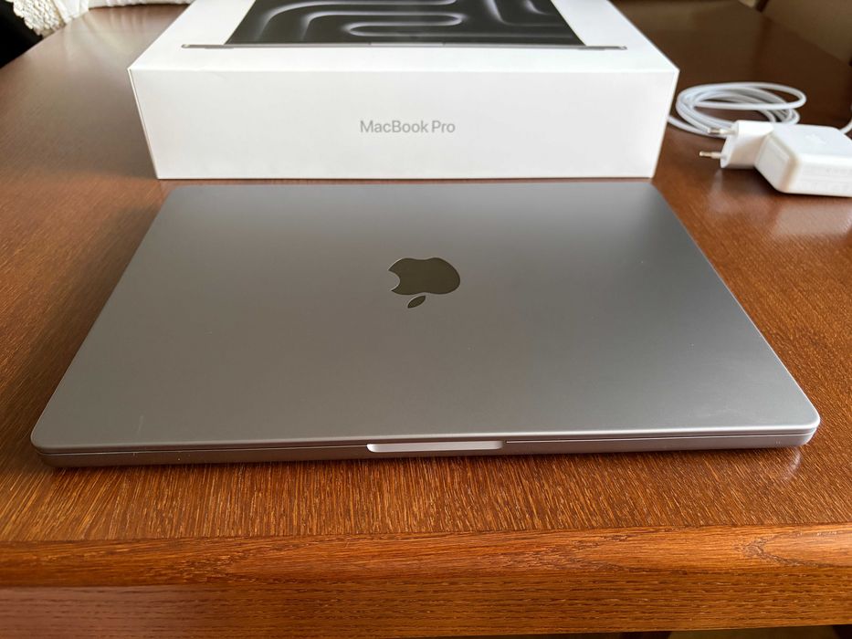 MacBook Pro M3 , 1TB SSD, 8GB Ram, stan bdb
