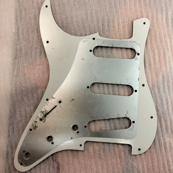 Pickguard & tuners stratocaster