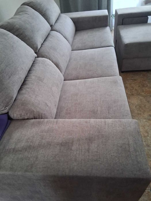 SOFÁ  cinzento com impermeabilização