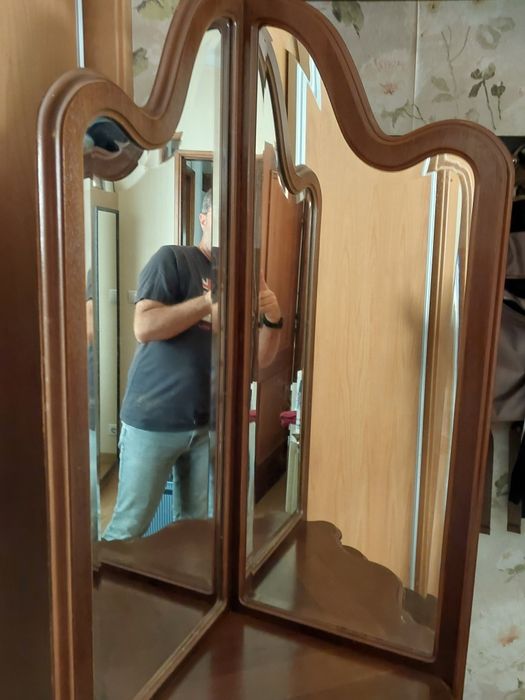 Móvel de canto com espelhoss