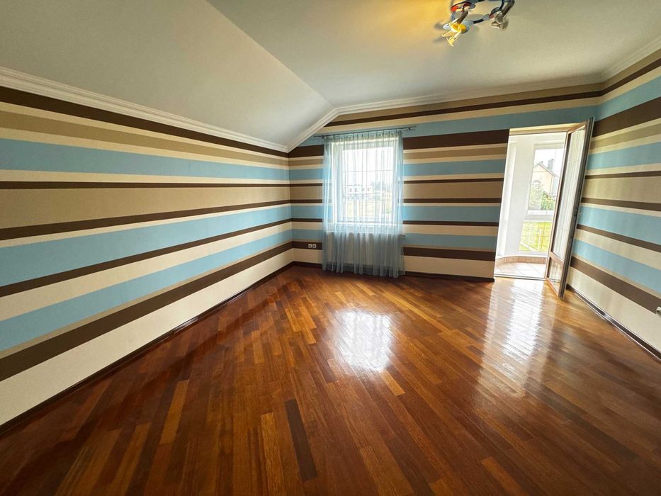 Продам новий будинок з ремонтом 245м2/10соток в Крихівцях.