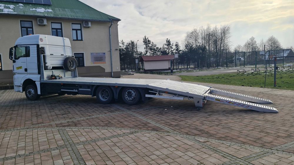 Najazd platforma ciężarowe trzyośka zabudowa laweta MAN TGM Hydraulika