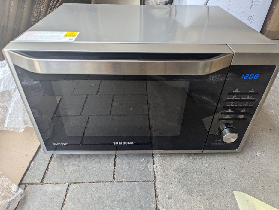 Kuchenka mikrofalowa Samsung z  Grillem wysoki model