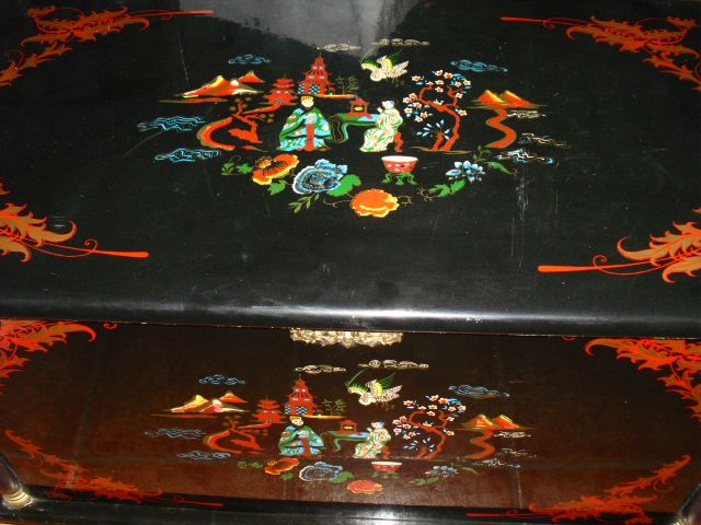 Baú Arca chinês com aplicações em latão