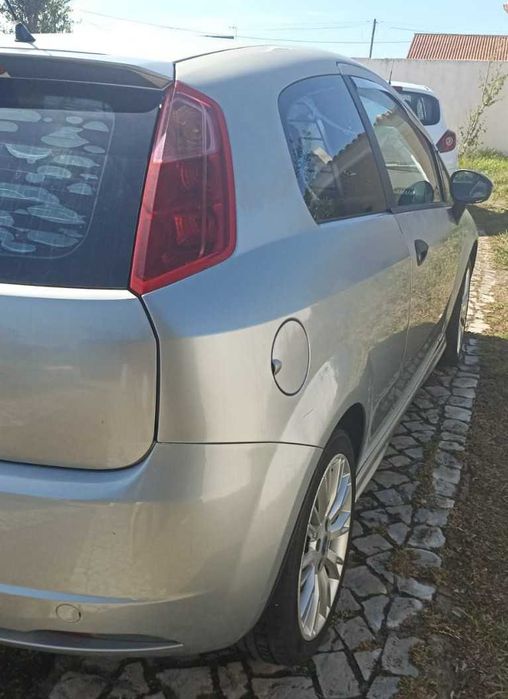 Grande Punto, Multijet. Comercial com bola de reboque.