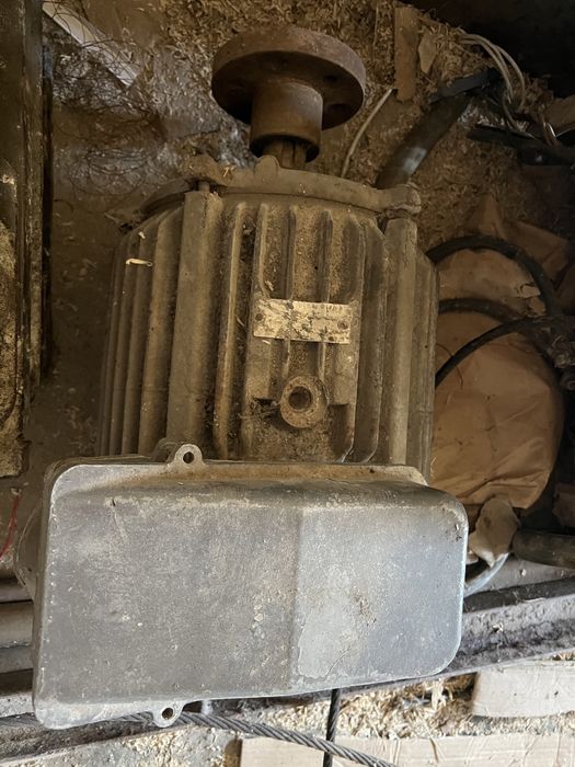 Електричний трифазний двигун