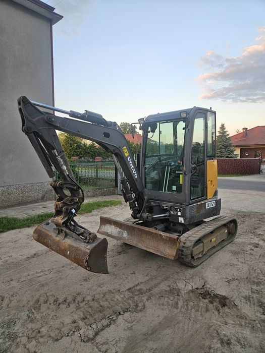 Minikoparka Volvo ECR25D
