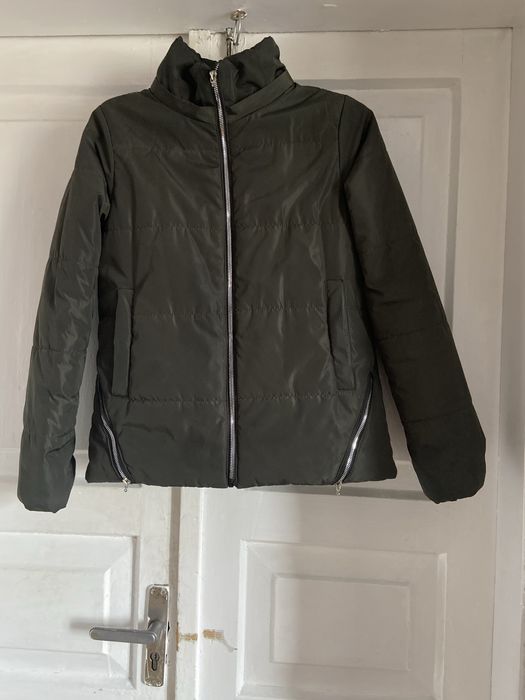 Продам курточки осенние