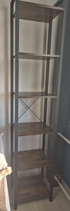 Regał stojący w bardzo dobrym stanie