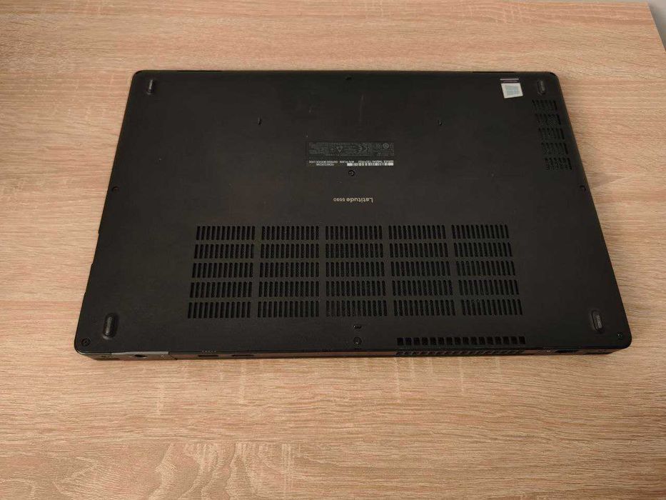 Ноутбук Dell 5580 15.6" i5-7300U 8gb ddr4 SSD