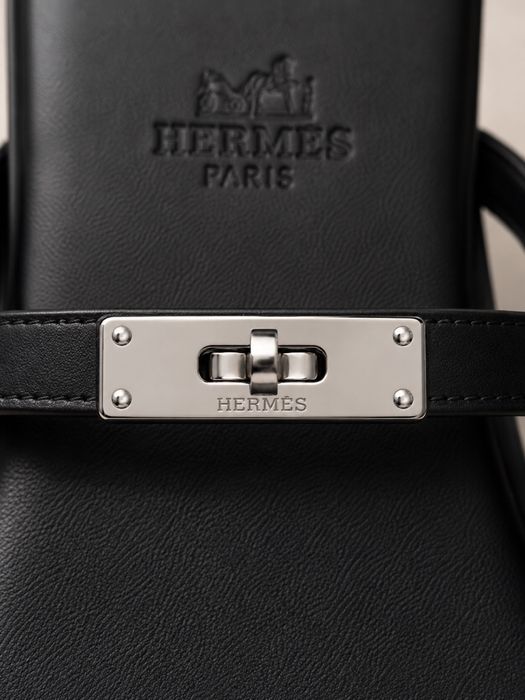 Жіночі шльопанці/вʼєтнамки  Hermès