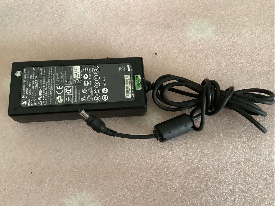 AC adaptador - Carregador computador portatil 19V , 4.74A