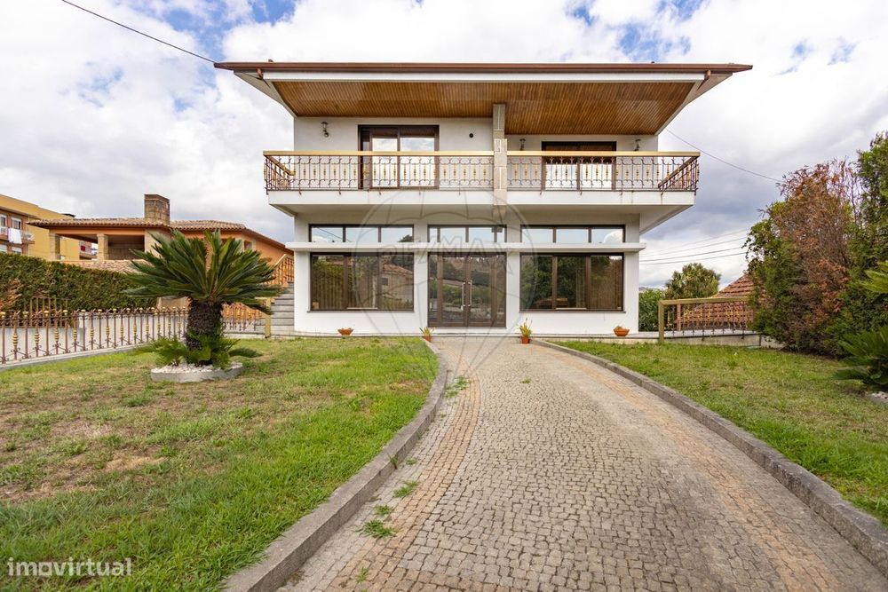 Moradia T8 para venda