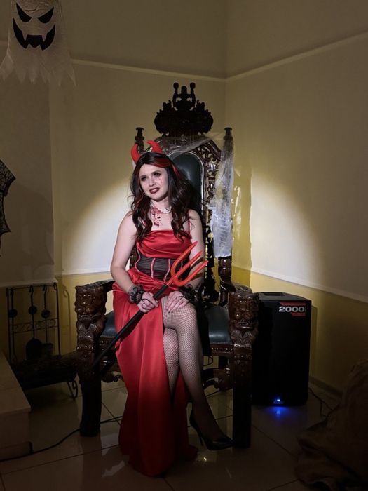 Перука чорно-червона