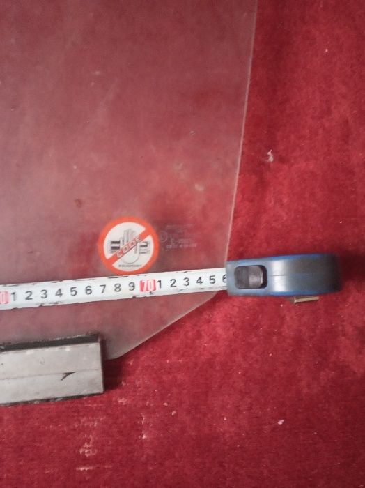 Стекло двери ВАЗ 01-07 , форд сиеру , скорпио , ПАССАТ . б/у