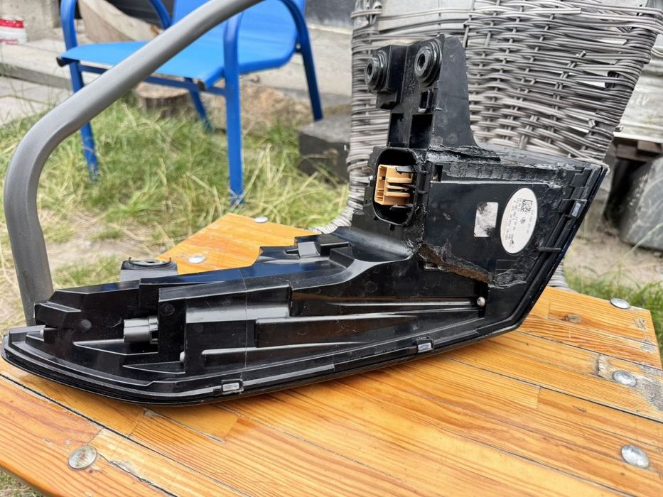 Задній правий стоп Volkswagen vw id buzz 2023