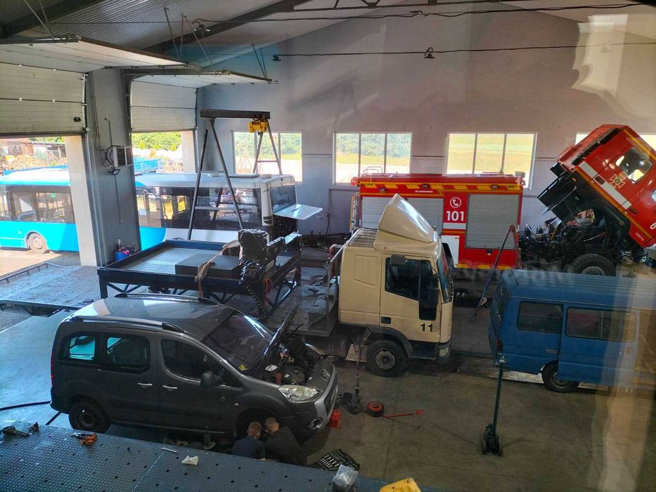 TIR - паркінг. Стоянка для вантажних автомобілів та спецтехніки.