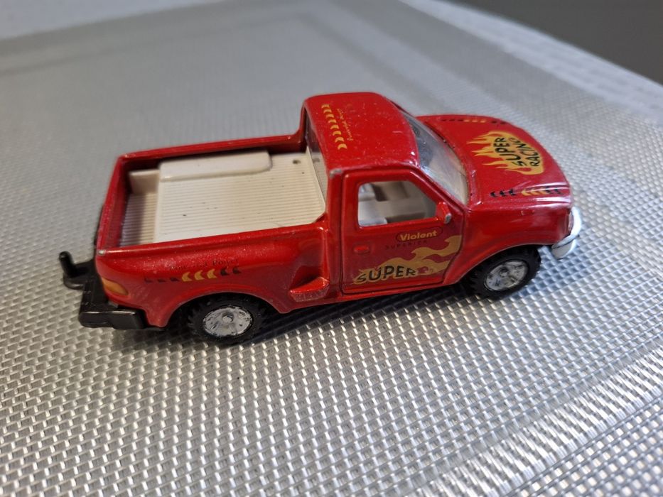 Model samochodu skala 1:43