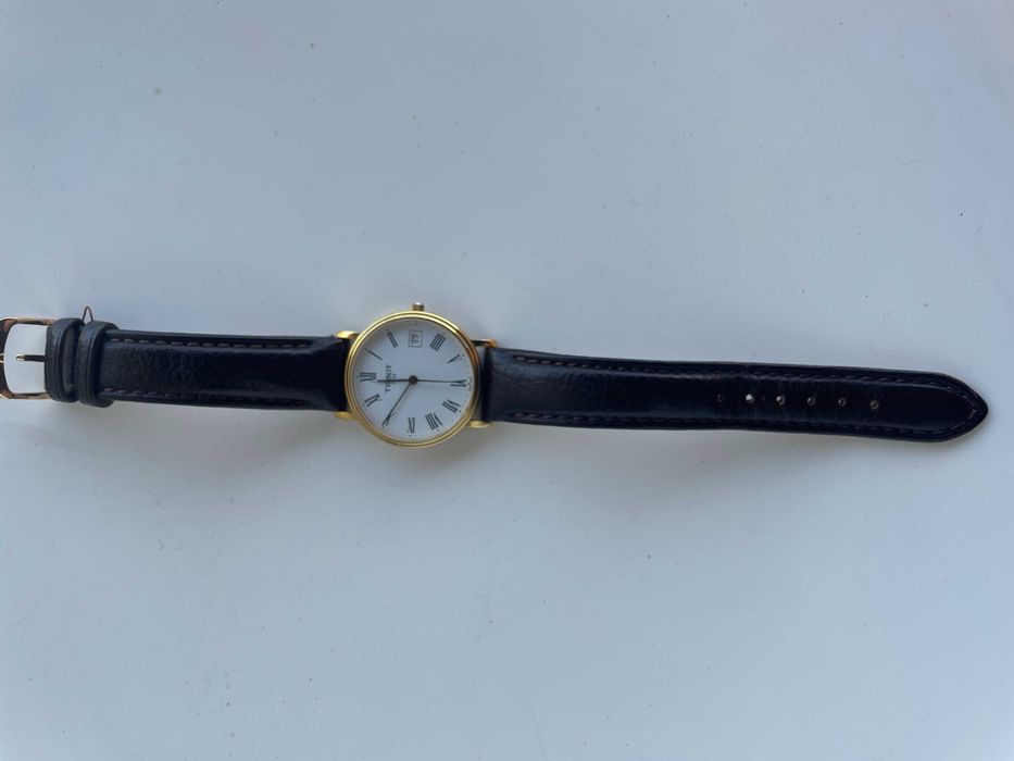 Relógio  Tissot clássico, números romanos