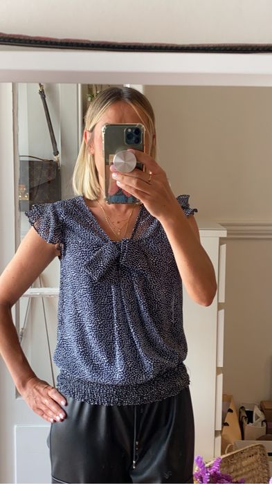 Blusa azul escura ás bolinhas brancas Zara