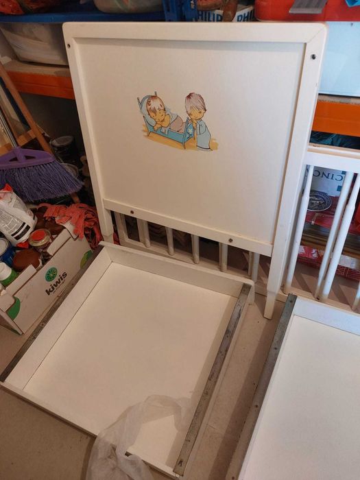 GRÁTIS: cama de grades para criança. COLCHÃO novo por 10 euros.