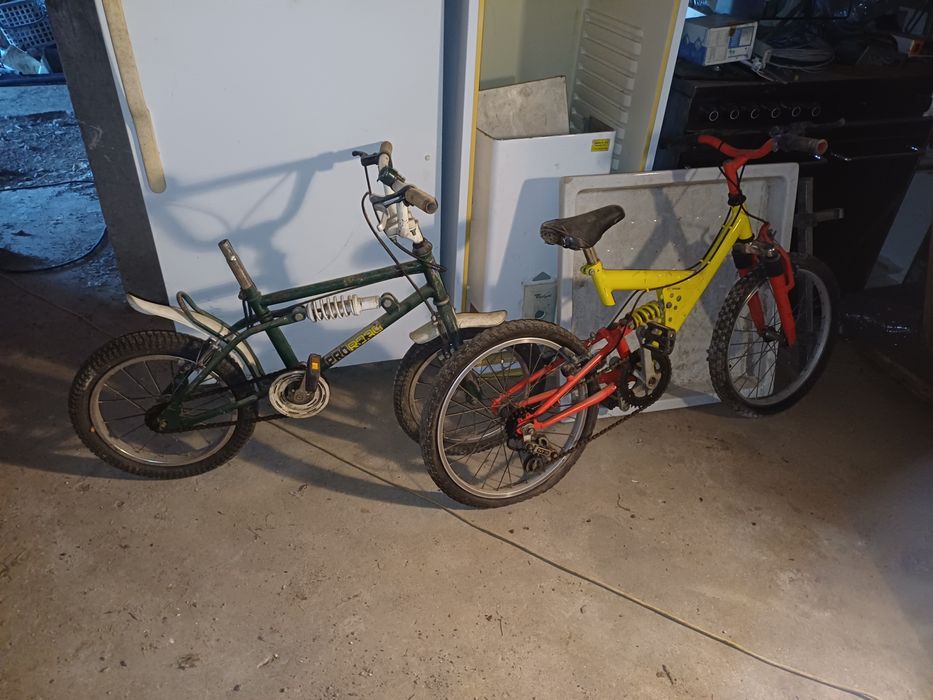 Bicicletas a precisar de arranjos