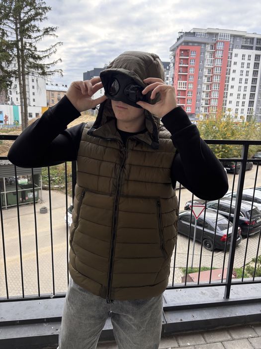 Чоловіча жилетка C.P. COMPANY SHELL мужская хакі олива black з лінзами