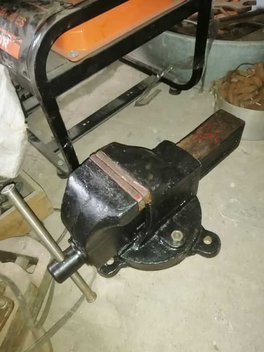 Тиски, ширина губок 140 мм