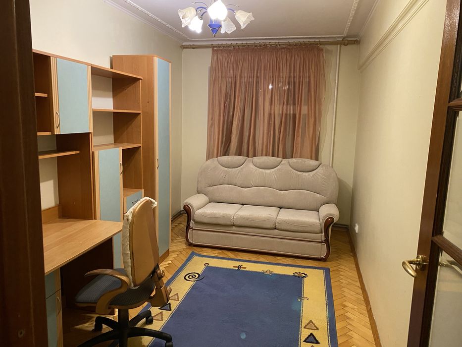 Трикімнатна квартира поблизу центру!!!Документи!