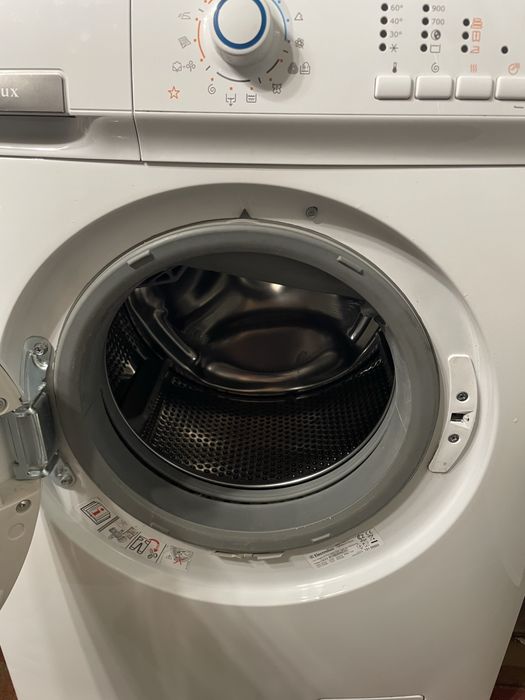 Пральна машина Electrolux з сушкою